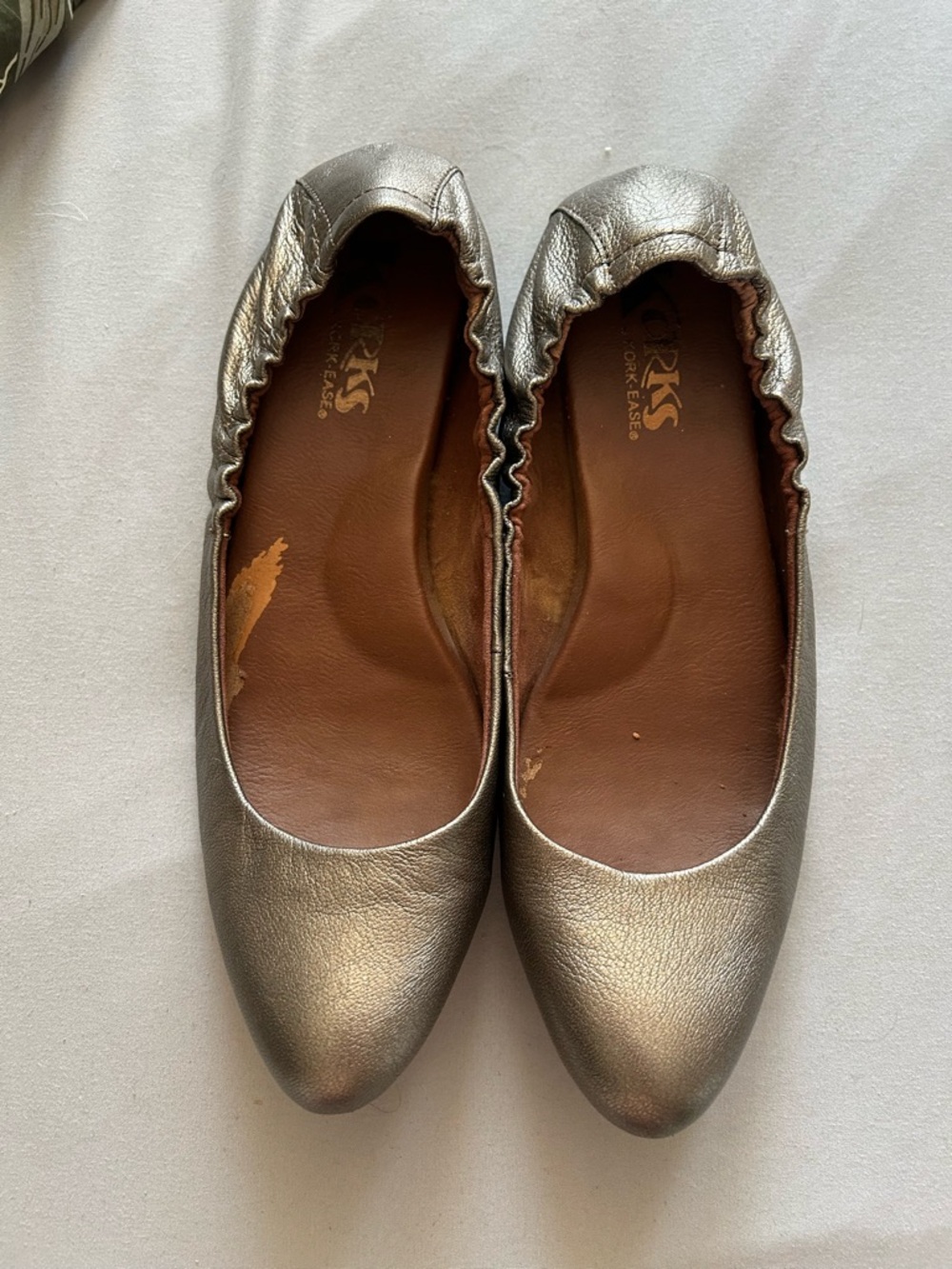 Clarks Women's Metallic Silver Elastic-Back Ballet Flats